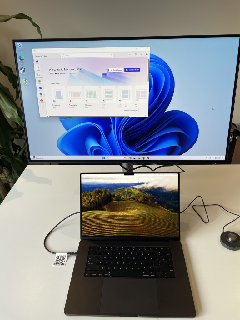 BenQ PD3225U running windows
